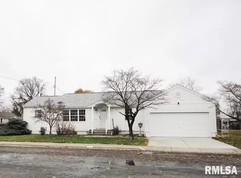 828 Hawley Ave, Taylorville, IL 62568