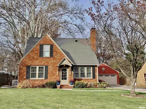 1842 Mound Ave, Jacksonville, IL 62650
