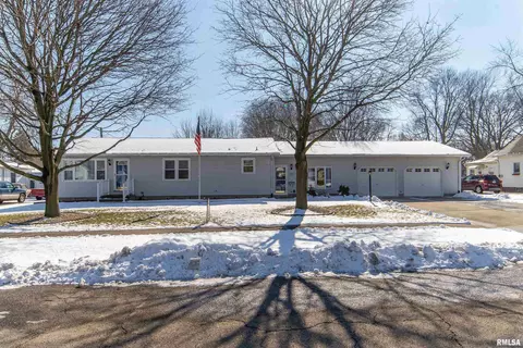 633 3rd St, Lincoln, IL 62656