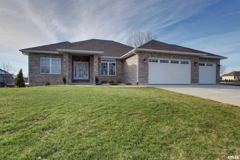 912 S 45th St, Quincy, IL 62305