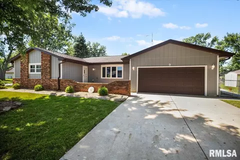 9 Red Oak Ln, Springfield, IL 62712