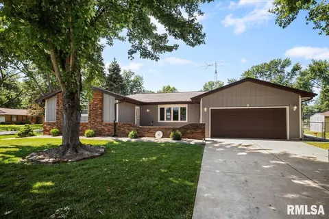 9 Red Oak Ln, Springfield, IL 62712 photo 2