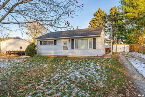 1026 N State St, Lincoln, IL 62656