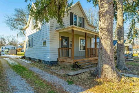 211 Grand Ave, Lincoln, IL 62656