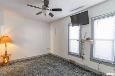 703 N Monroe St, Abingdon, IL 61410 photo 9