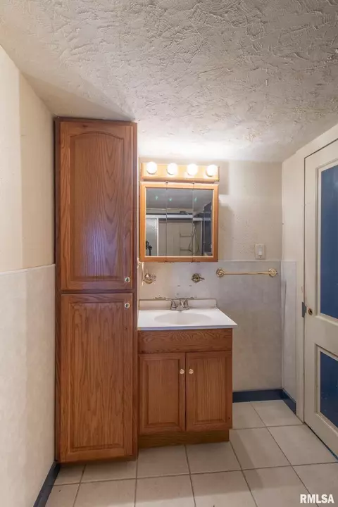 703 N Monroe St, Abingdon, IL 61410 photo 13