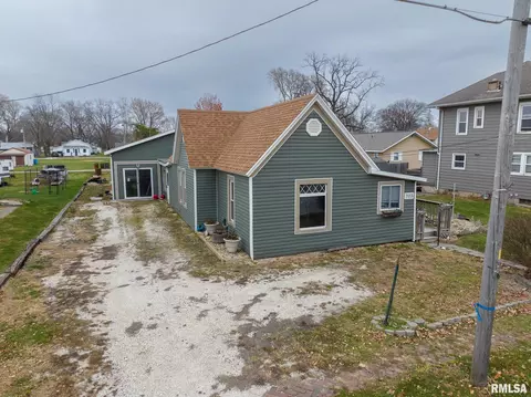 703 N Monroe St, Abingdon, IL 61410