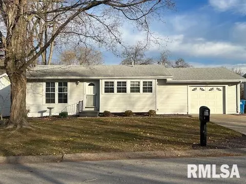3221 E Fox Run Dr, Quincy, IL 62301
