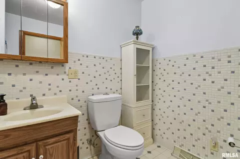 601 E Menard St, Riverton, IL 62561 photo 32