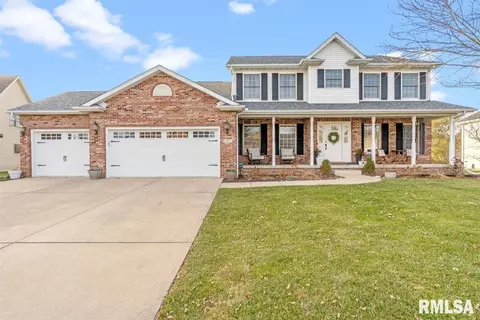 121 Heatherstone Dr, Chatham, IL 62629