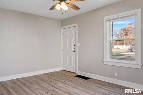 1036 N Bond St, Springfield, IL 62702 photo 6