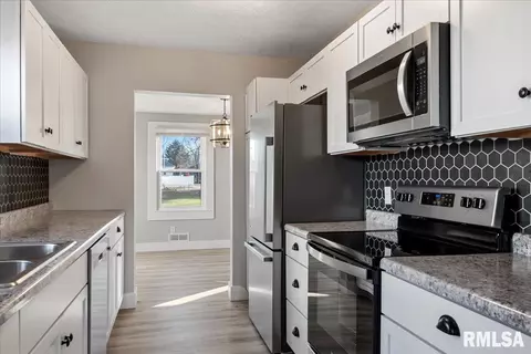 1036 N Bond St, Springfield, IL 62702 photo 9