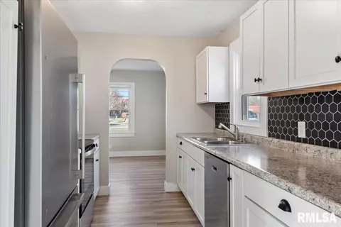 1036 N Bond St, Springfield, IL 62702 photo 10
