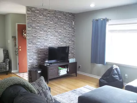 1233 W Iles Ave, Springfield, IL 62704 photo 3