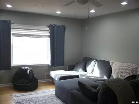 1233 W Iles Ave, Springfield, IL 62704 photo 4
