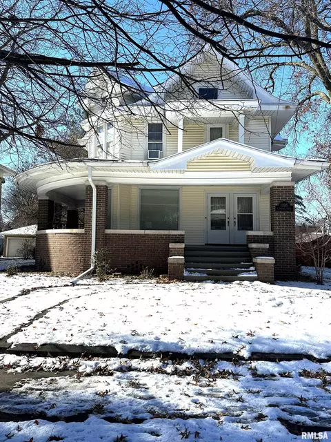 1108 N Prairie St, Galesburg, IL 61401