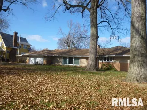 1130 W Lafayette St, Jacksonville, IL 62650