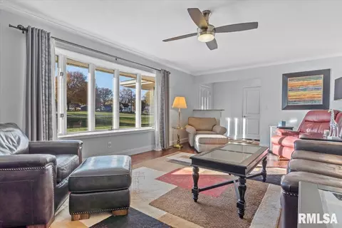 Living - 237 S State St, Greenview, IL 62642 photo 1 of 6