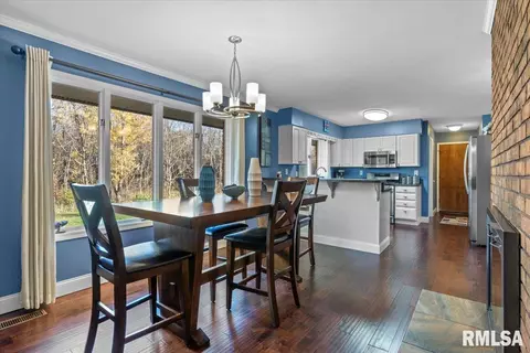 Dining - 237 S State St, Greenview, IL 62642 photo 1 of 4