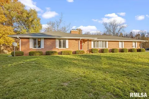 Exterior - 237 S State St, Greenview, IL 62642 photo 2 of 6