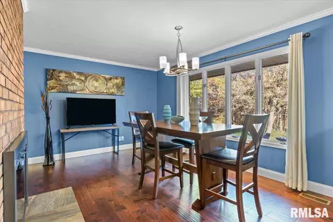 Dining - 237 S State St, Greenview, IL 62642 photo 3 of 4
