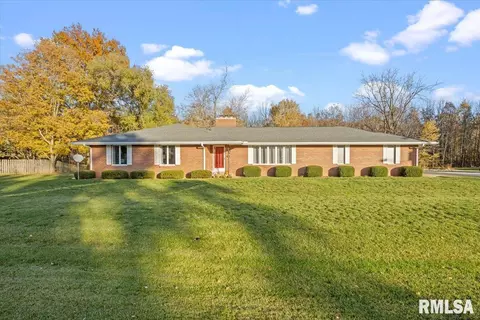 237 S State St, Greenview, IL 62642