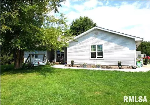 701 W Dean St, Virden, IL 62690