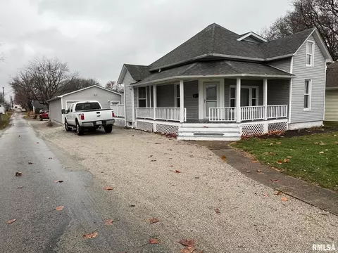 1103 N Springfield St, Virden, IL 62690