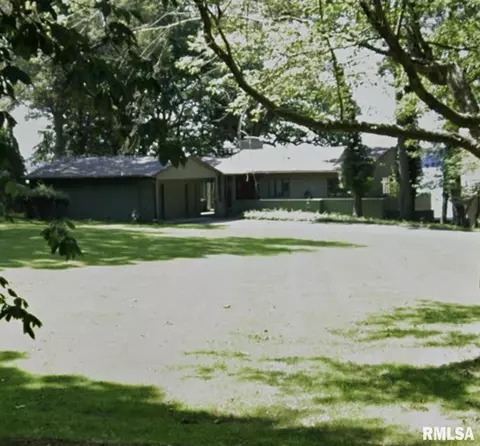 2530 W Lake Shore Dr, Springfield, IL 62712