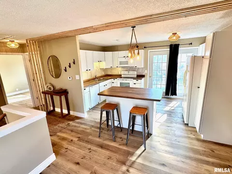 14 Groton Dr, Springfield, IL 62702 photo 5