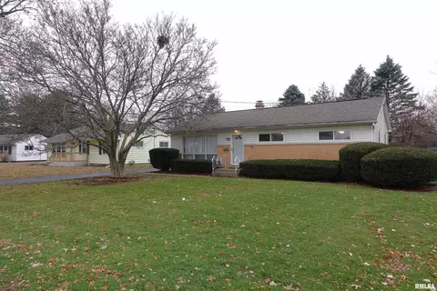 1368 Spruce Ave, Galesburg, IL 61401