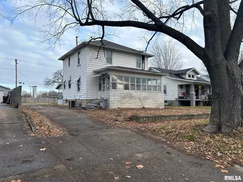 919 W Park Blvd, Taylorville, IL 62568