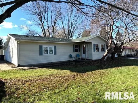 201 W Main St, Woodson, IL 62695