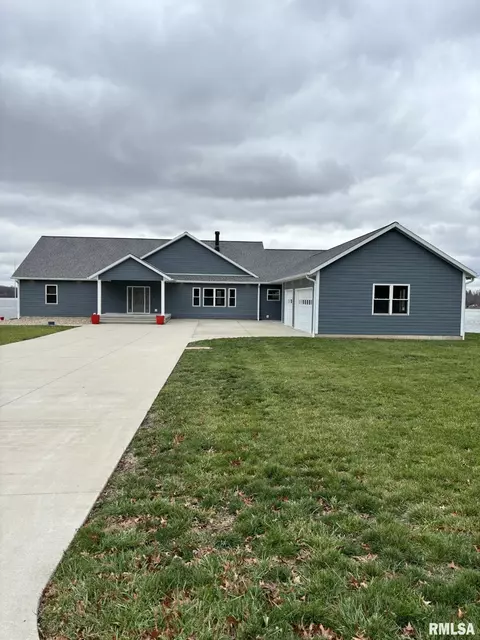 59 Lake Vista Dr, Taylorville, IL 62568