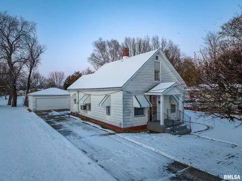 443 E 6th Ave, Galesburg, IL 61401