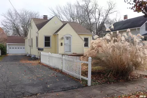 717 Arnold St, Galesburg, IL 61401
