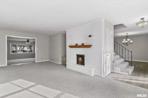 143 Pinehurst Dr, Springfield, IL 62704 photo 3