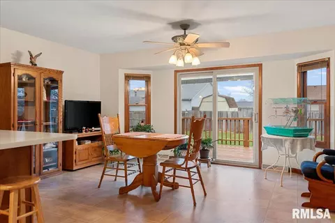 1135 Sugar Tree Ct, Chatham, IL 62629 photo 6
