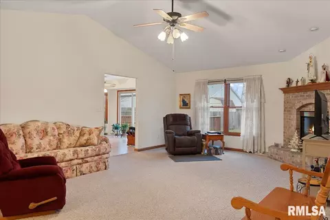 1135 Sugar Tree Ct, Chatham, IL 62629 photo 4