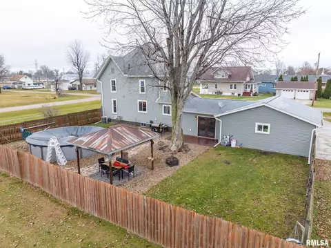 248 Academy St, Cameron, IL 61423 photo 4