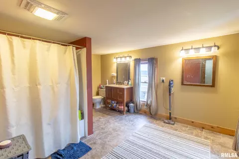 248 Academy St, Cameron, IL 61423 photo 32