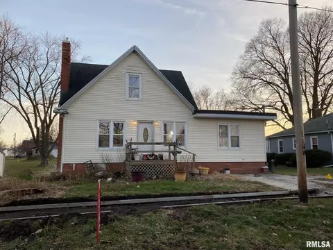 105 E Woods St, Avon, IL 61415 photo 1