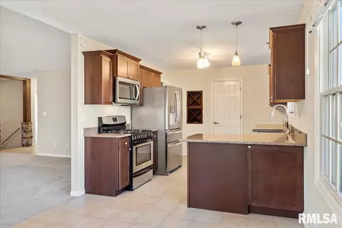 2004 Burgess Dr, Springfield, IL 62711 photo 10