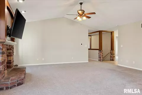 2004 Burgess Dr, Springfield, IL 62711 photo 7