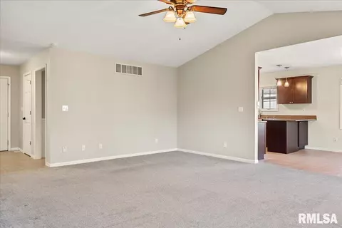 2004 Burgess Dr, Springfield, IL 62711 photo 6