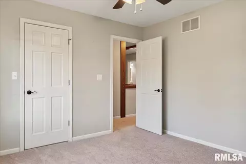 2004 Burgess Dr, Springfield, IL 62711 photo 32
