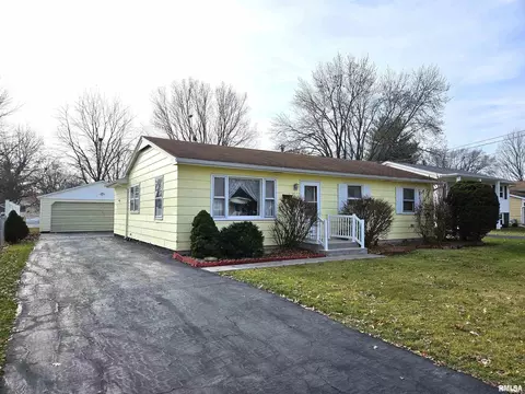 1526 Bridge Ave, Galesburg, IL 61401