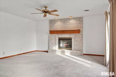 121 Davinci Dr, Springfield, IL 62703 photo 4