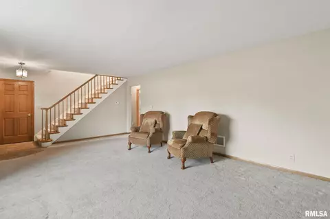 2120 Blackhawk Rd, Springfield, IL 62702 photo 5