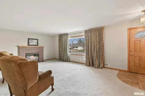 2120 Blackhawk Rd, Springfield, IL 62702 photo 4